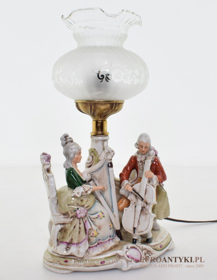 nostalgiczna lampka porcelanowa